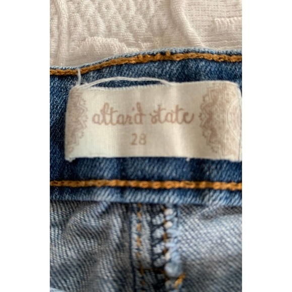 Altar'd State Distressed Jeans Size 28 - Picture 4 of 6
